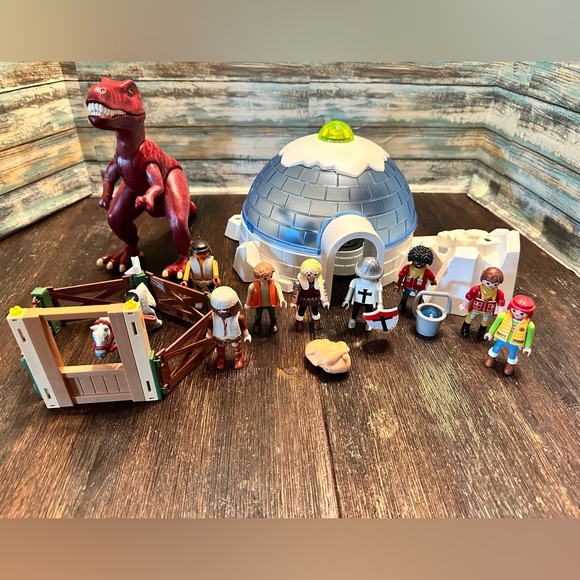 -Large lot of Playmobil adventure and exploration figures amd playsets. - Picture 1 of 5